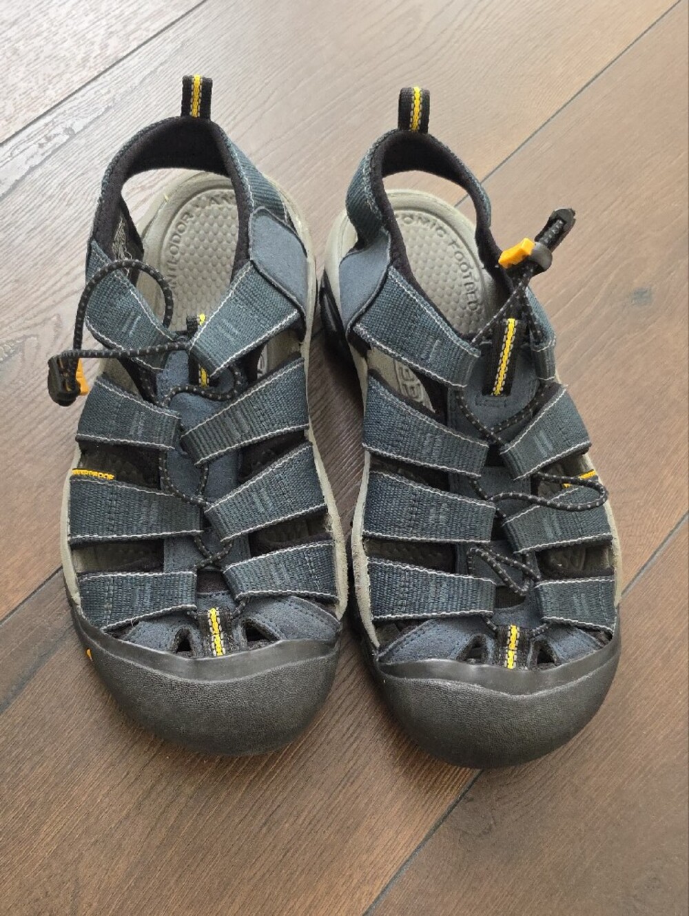 Keen men's closed-toe sport sandals in navy with yellow accents Size 9.5 - Picture 2 of 6